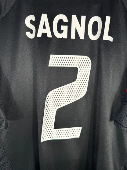 Détail flocage Sagnol N°2 sur maillot Bayern Munich third 2004-2005 latéral droit français au plus haut niveau allemand