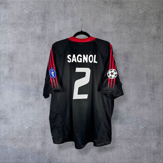 Dos du maillot Bayern Munich 2004-2005 Third noir avec flocage Sagnol N°2 et patch UEFA Champions League authentique
