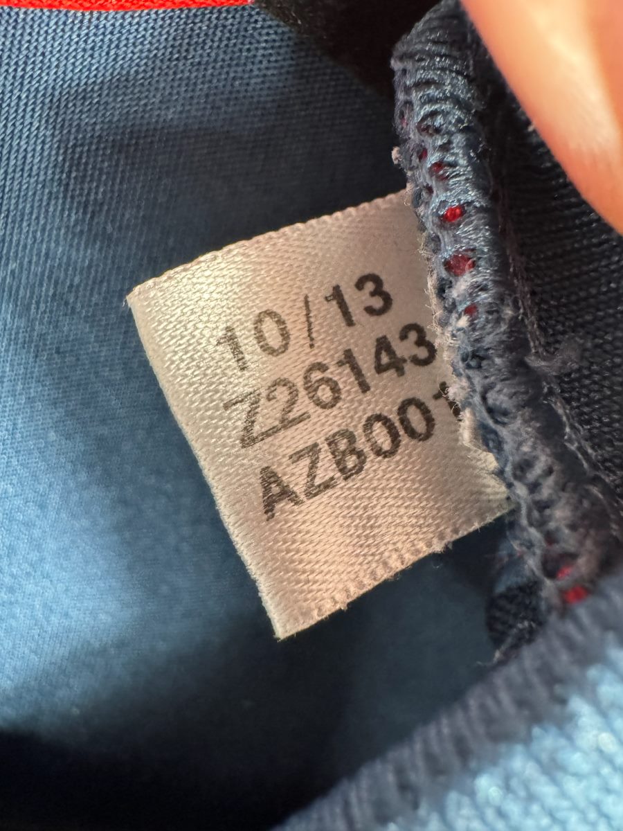 Étiquette adidas du maillot Bayern Munich 2013-2014 third, référence Z26143 et date 10/13