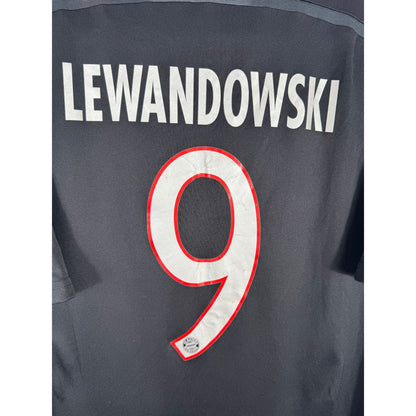 Détail de la typographie du flocage sur le numéro 9 de Robert Lewandowski