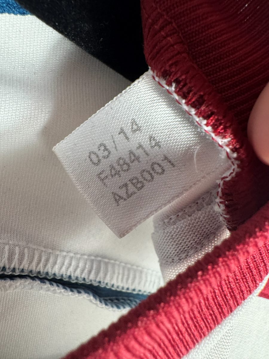Étiquette intérieure adidas du maillot Bayern Munich 2014-2015 : date 03/14 et référence F48414