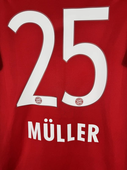 Détail du flocage Müller 25 blanc, maillot domicile Bayern Munich 2015-2016