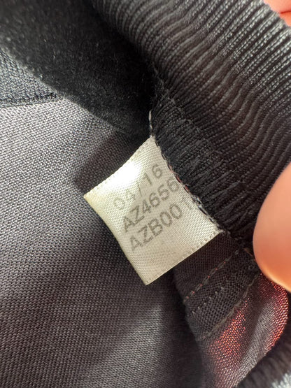 Étiquette adidas d'origine du maillot Bayern Munich 2016-2017 avec le code produit AZ4656