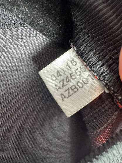 Étiquette adidas d'origine du maillot Bayern Munich 2016-2017, millésime 04/16 et code AZ4656