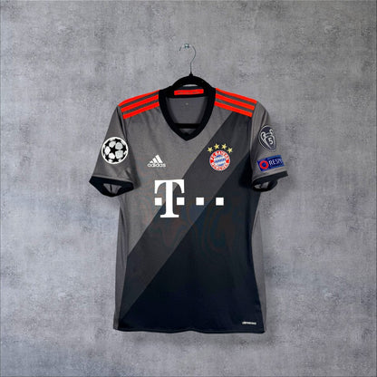 Face du maillot Bayern Munich 2016-2017 extérieur adidas gris sponsor Telekom avec patchs UCL