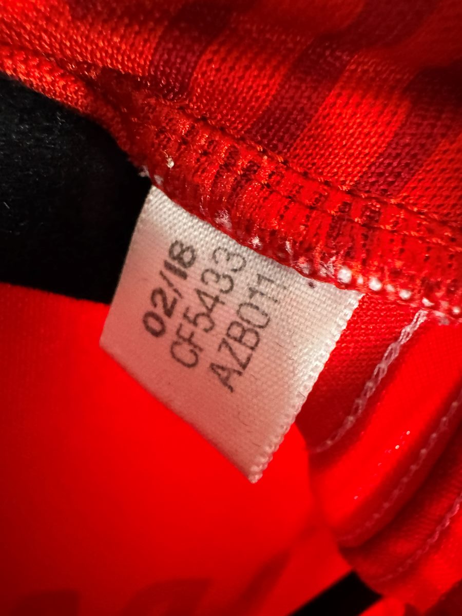 Étiquette adidas CF5433 datée 02/18, maillot Bayern Munich domicile 2018-2019 Tolisso