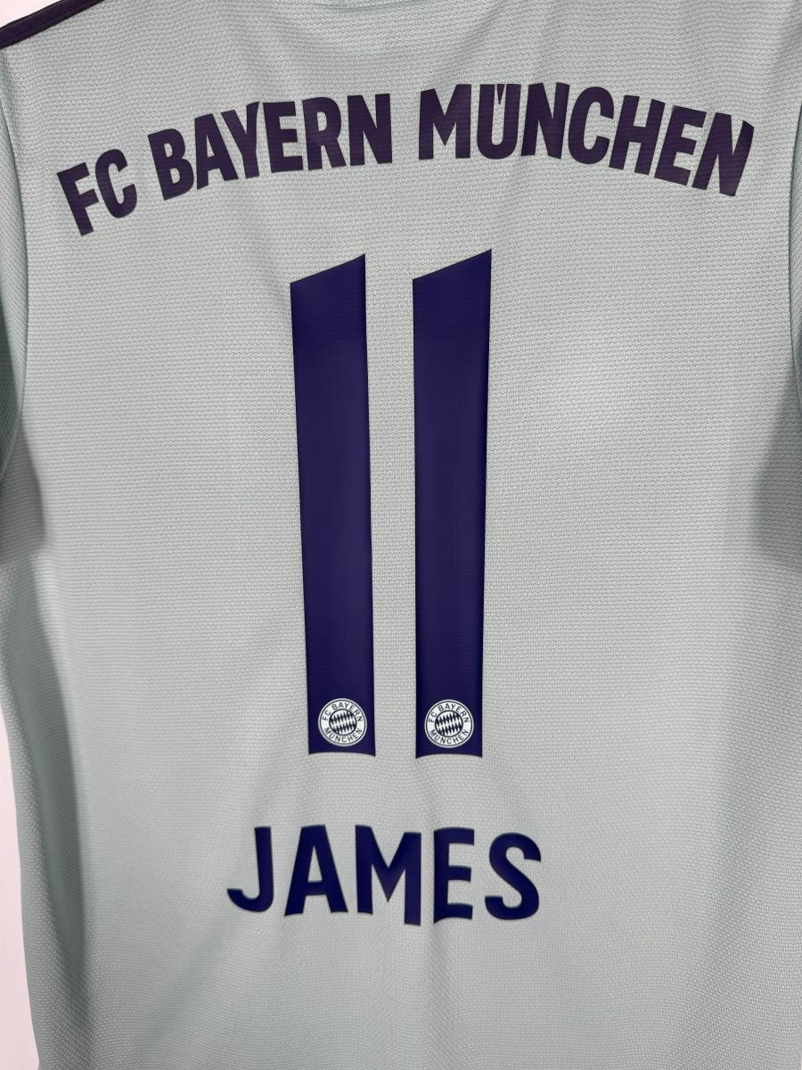 Détail du flocage James 11 violet foncé avec mini-écussons, maillot Bayern Munich 2018-2019