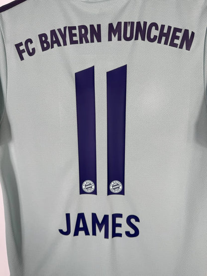 Détail du flocage James 11 violet foncé avec mini-écussons, maillot Bayern Munich 2018-2019