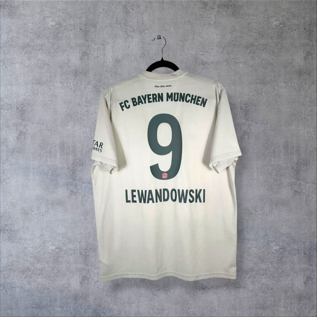Maillot Bayern Munich 2019-2020 extérieur, dos avec flocage Lewandowski N°9