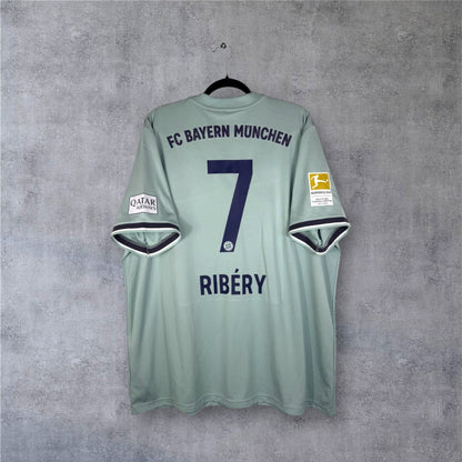 Dos du maillot Bayern vert menthe taille 3XL avec flocage bleu marine RIBERY 7.