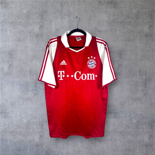 Vue de face du maillot rouge et blanc Bayern Munich 2005 sponsor T-Com.
