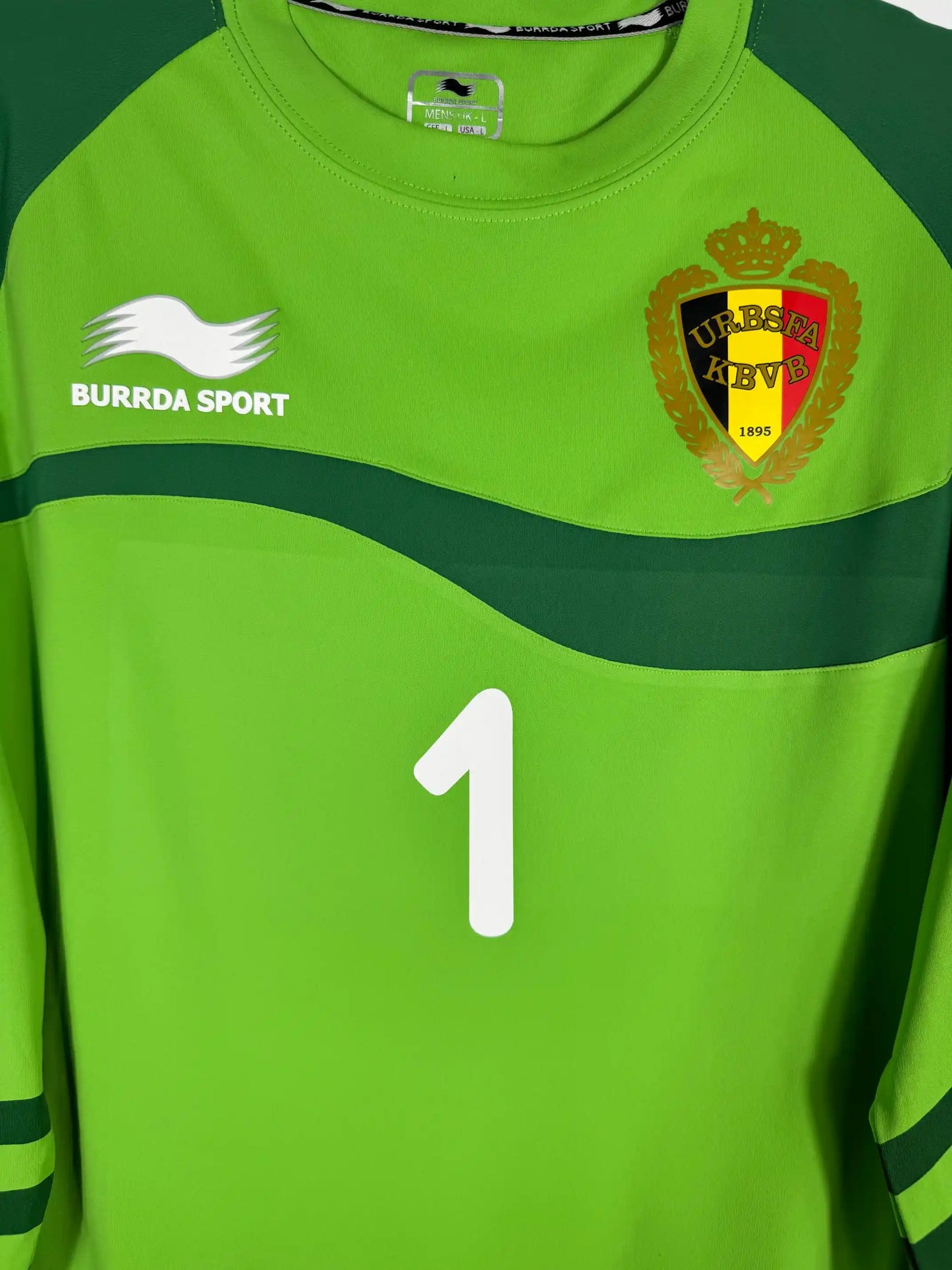 Détail écusson URBSFA Belgique et logo Burrda Sport sur maillot gardien 2012 vert fluo manches longues