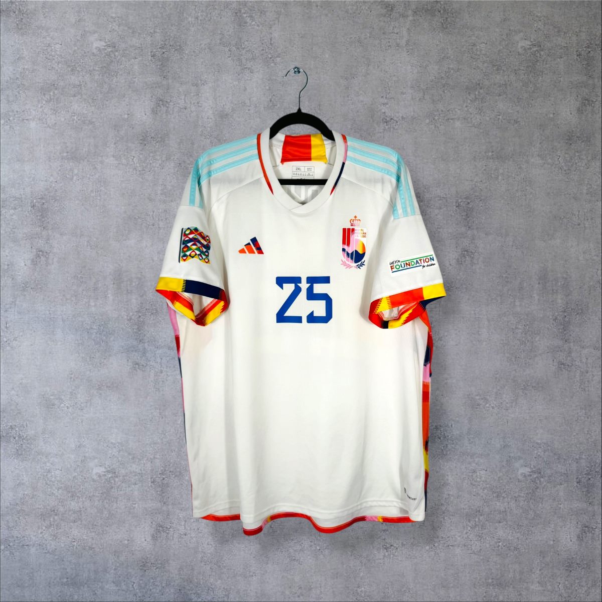 Maillot Belgique 2022-2023 extérieur adidas face motif flammes Tomorrowland