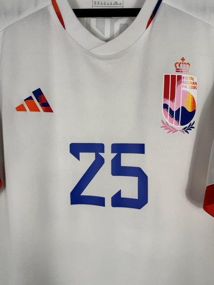 Écusson RBFA multicolore et logo adidas dégradé maillot Belgique 2022-2023