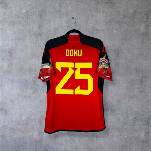 Dos du maillot Belgique 2022 domicile Adidas avec flocage jaune DOKU N°25