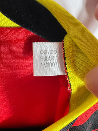Étiquette intérieure d'authenticité avec code Adidas EJ8546 prouvant l'originalité du maillot Belgique home Euro 2020 génération dorée Hazard