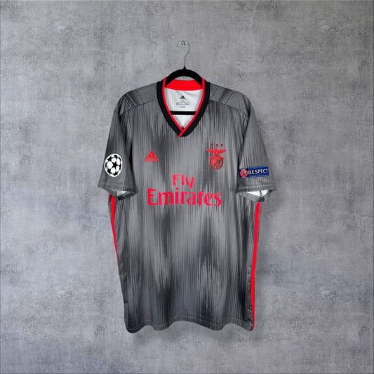 Face du maillot Benfica 2019-2020 extérieur adidas gris, sponsor Fly Emirates rouge et col en V noir