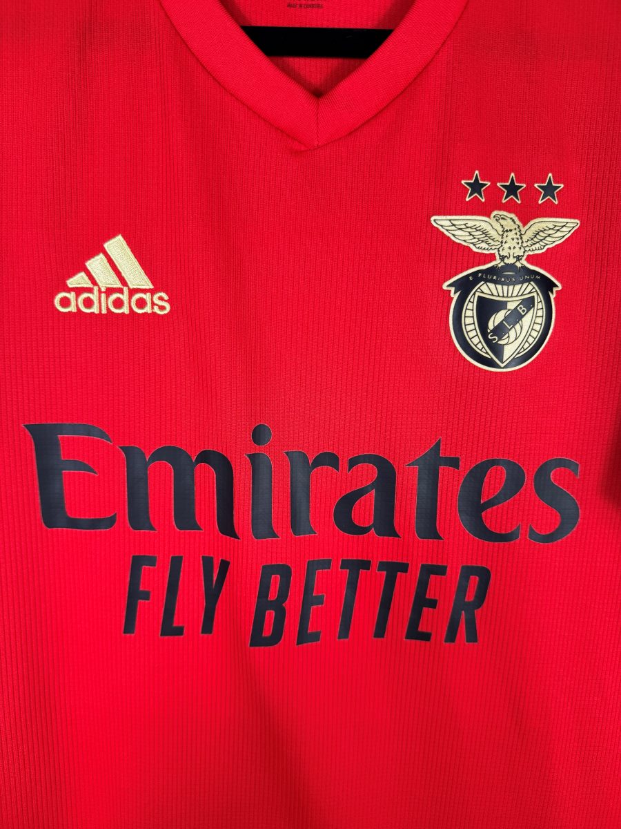 Écusson Benfica à l'aigle et trois étoiles, sponsor Emirates, maillot domicile 2020-2021 Vertonghen
