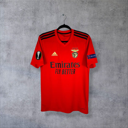 Maillot Benfica domicile 2020-2021 adidas rouge de face, col en V, sponsor Emirates Fly Better