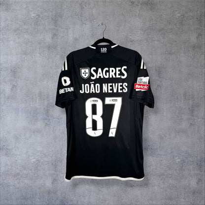 Dos du maillot Benfica 2023-2024 extérieur avec le flocage JOÃO NEVES N°87 et la mention 120 ANOS au col