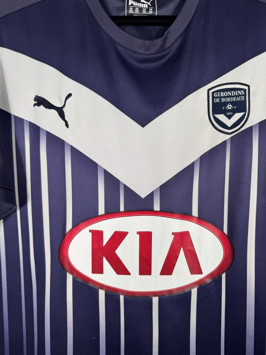 Détail écusson FC Girondins de Bordeaux 1881 et sponsor KIA maillot 2015-2016