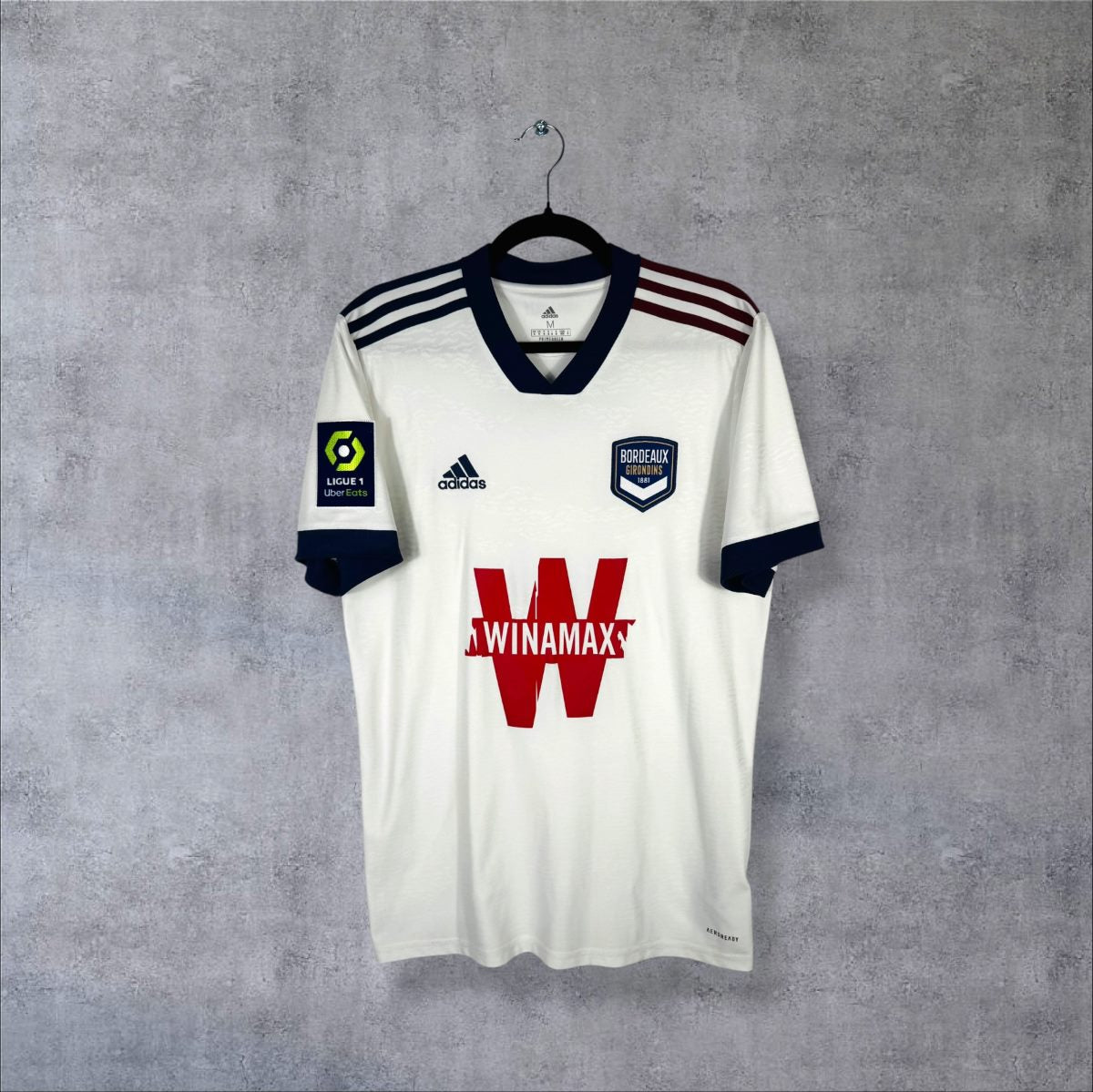 Maillot Bordeaux extérieur 2021-2022 adidas blanc de face, col en V marine, sponsor Winamax