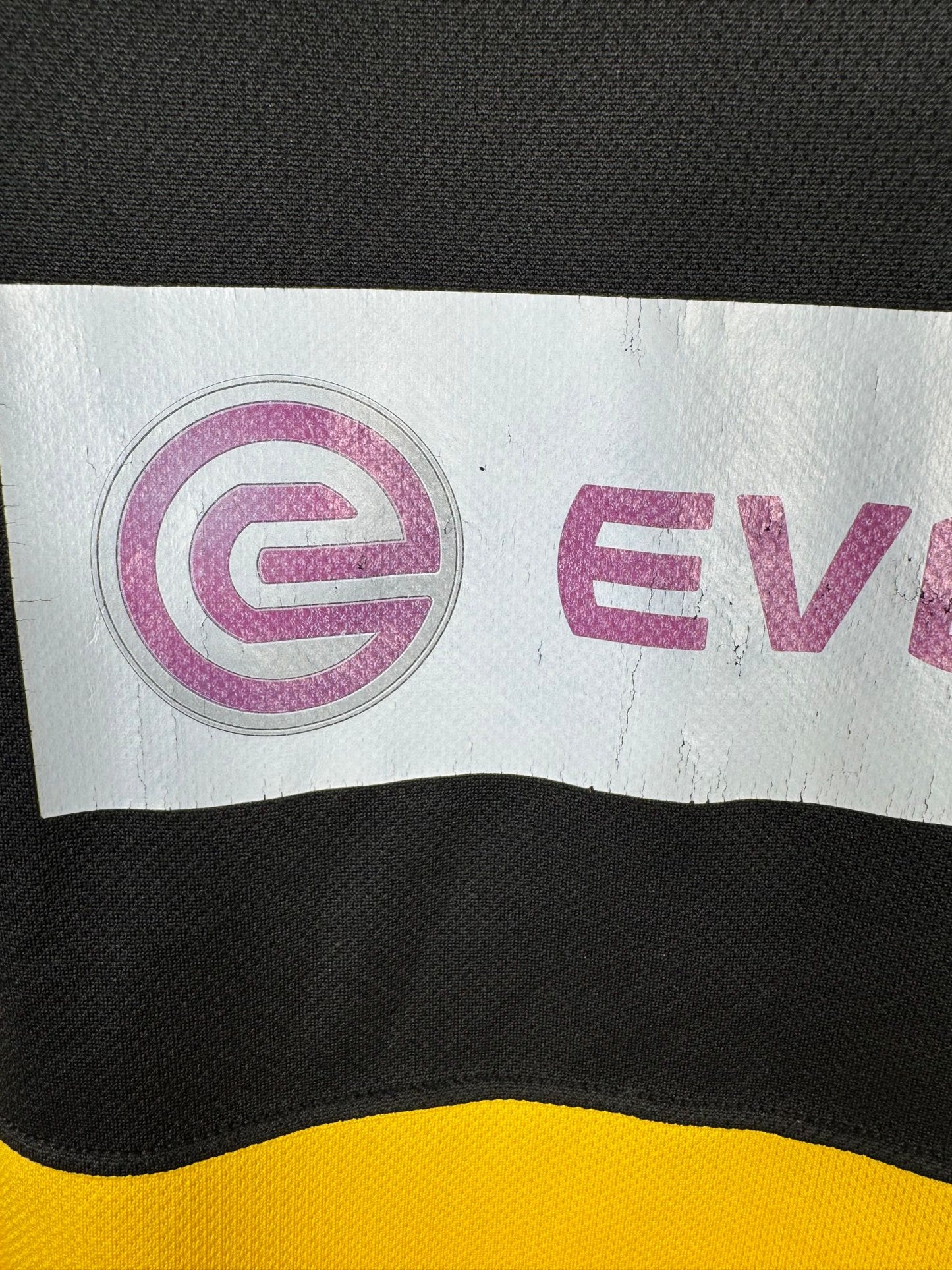 Détail micro-usure à peine visible sur le sponsor Evonik du maillot Borussia Dortmund 2007-2008 taille XL