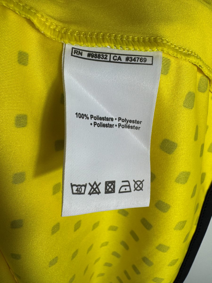 Étiquette de composition du maillot Borussia Dortmund 2011-2012 domicile, 100% polyester
