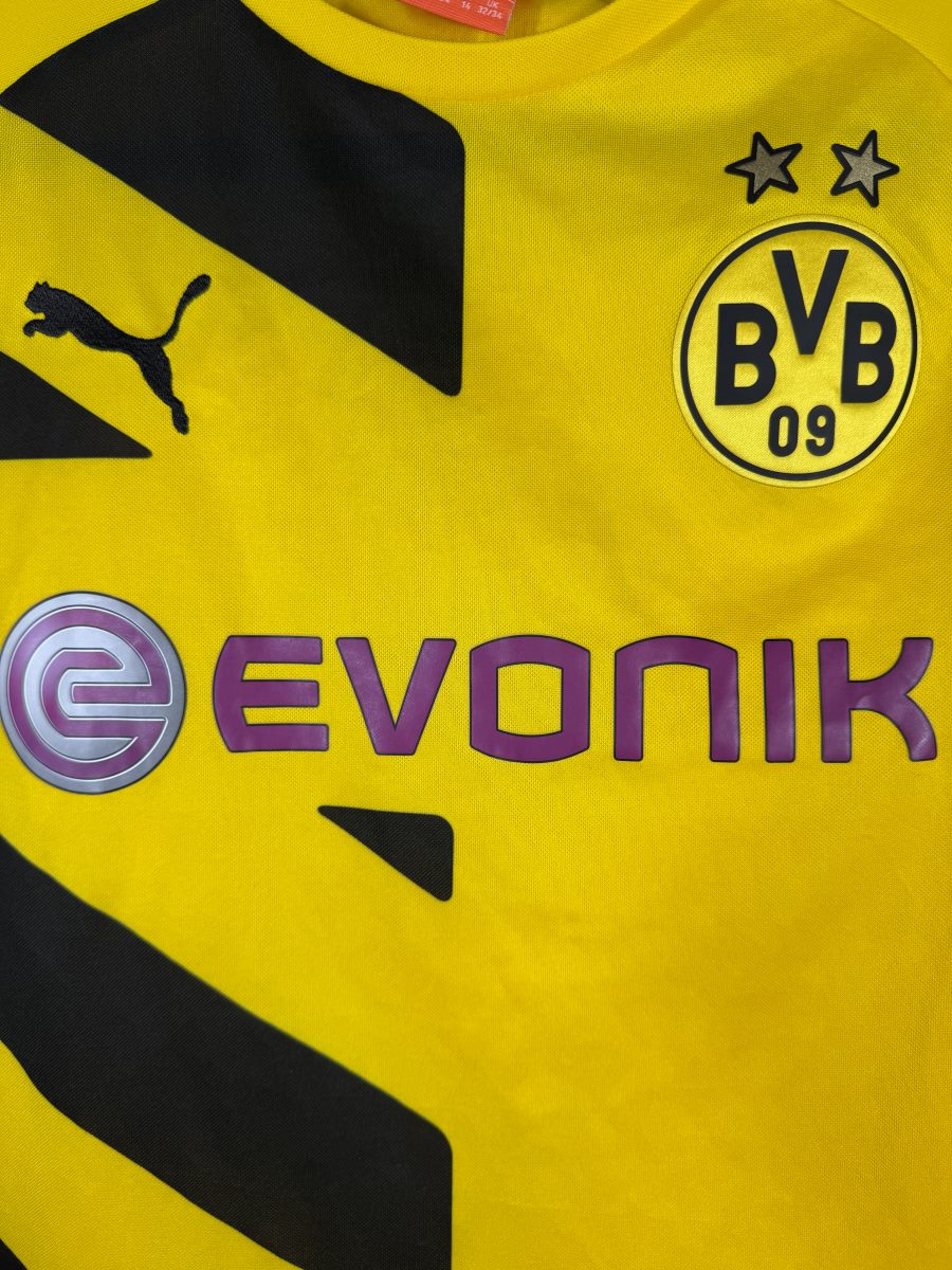 Écusson BVB 09 deux étoiles et sponsor Evonik, maillot Dortmund domicile 2014-2015