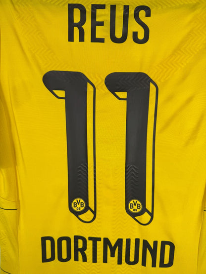 Détail du flocage Reus 11 noir avec logos BVB dans les chiffres, maillot Dortmund 2015-2016