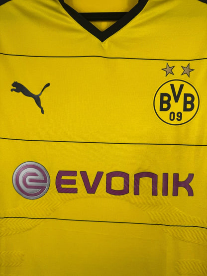 Écusson BVB 09 deux étoiles, logo Puma et sponsor Evonik, maillot Dortmund domicile 2015-2016