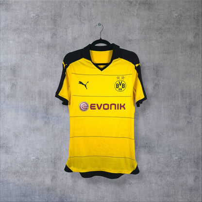 Maillot Borussia Dortmund 2015-2016 domicile de face, jaune à fines lignes noires, sponsor Evonik