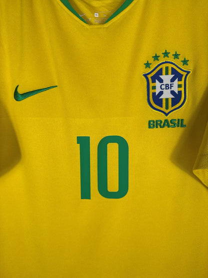Détail écusson CBF et swoosh Nike maillot Brésil 2018 domicile