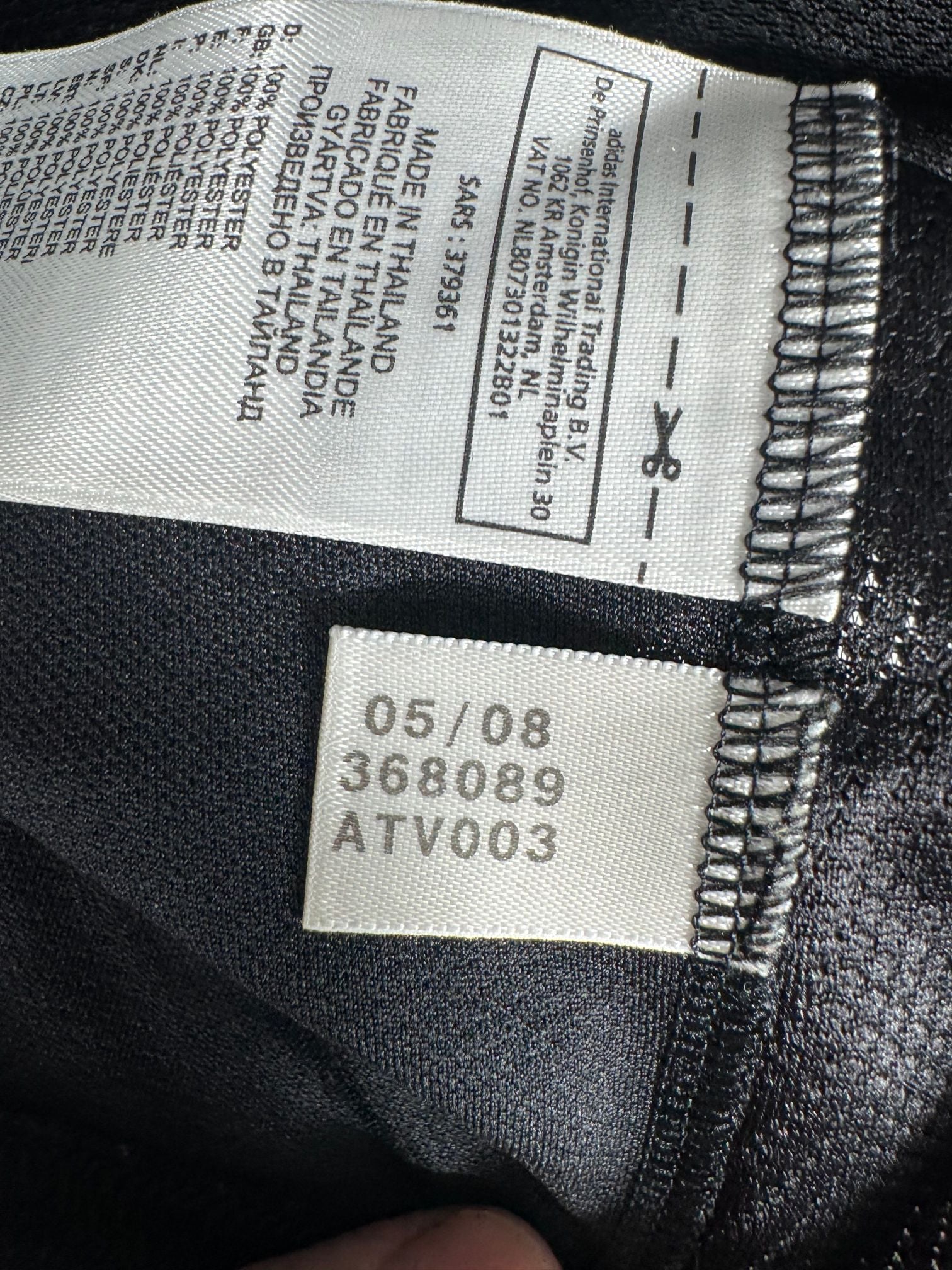 Étiquette d'authenticité avec code Adidas 368089 prouvant l'originalité du maillot