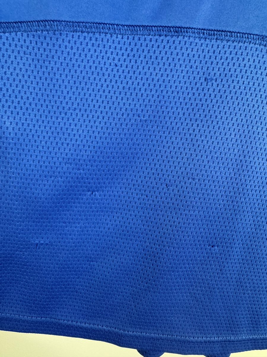 Micro-bouloches sur le panneau en maille du devant, maillot Chelsea domicile 2009-2010 Lampard