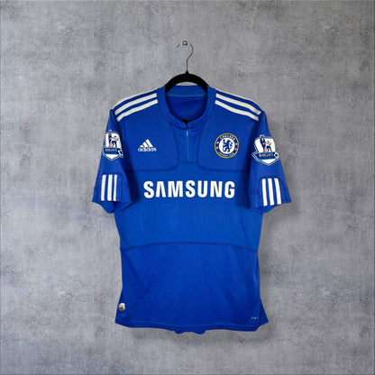 Maillot Chelsea domicile 2009-2010 adidas bleu de face, col zippé, sponsor Samsung