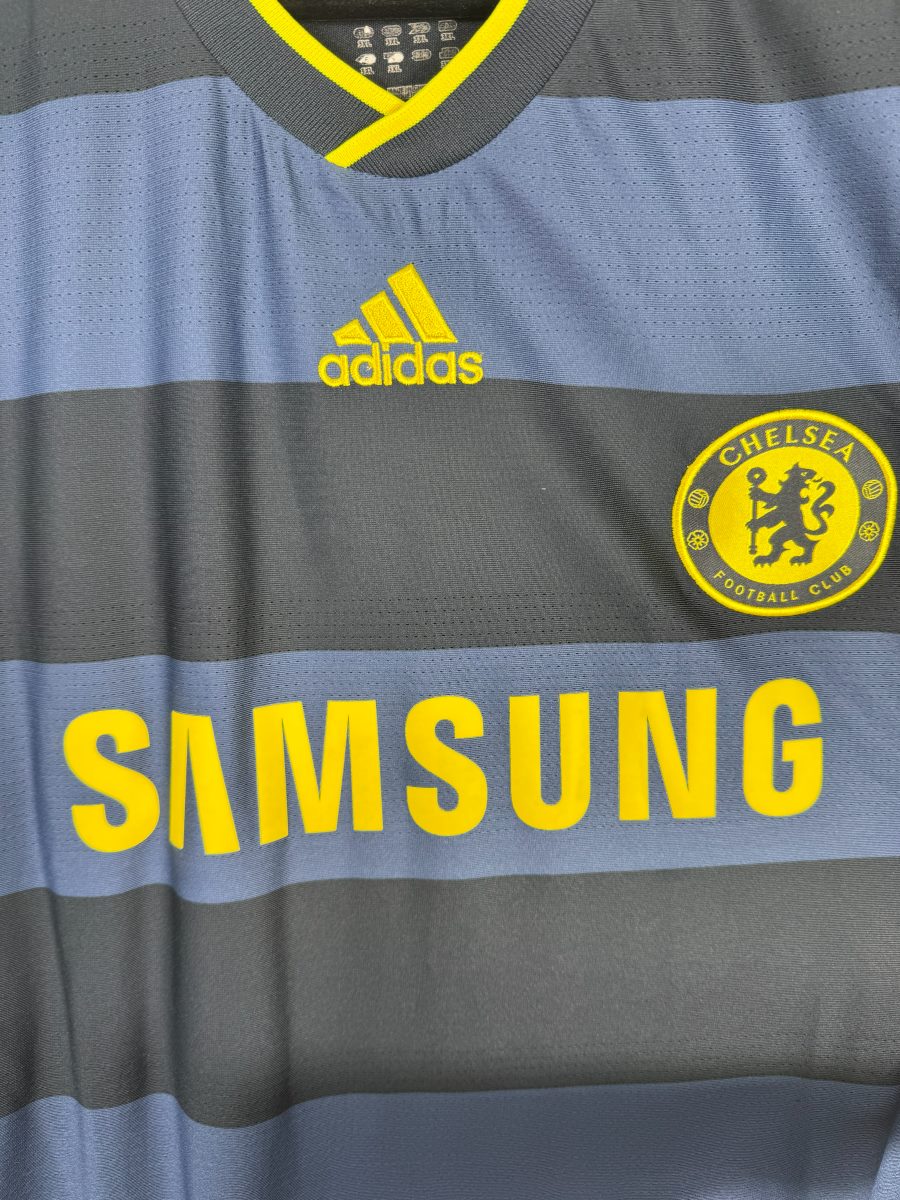 Écusson Chelsea Football Club jaune au lion, logo adidas et sponsor Samsung, maillot extérieur 2009-2010