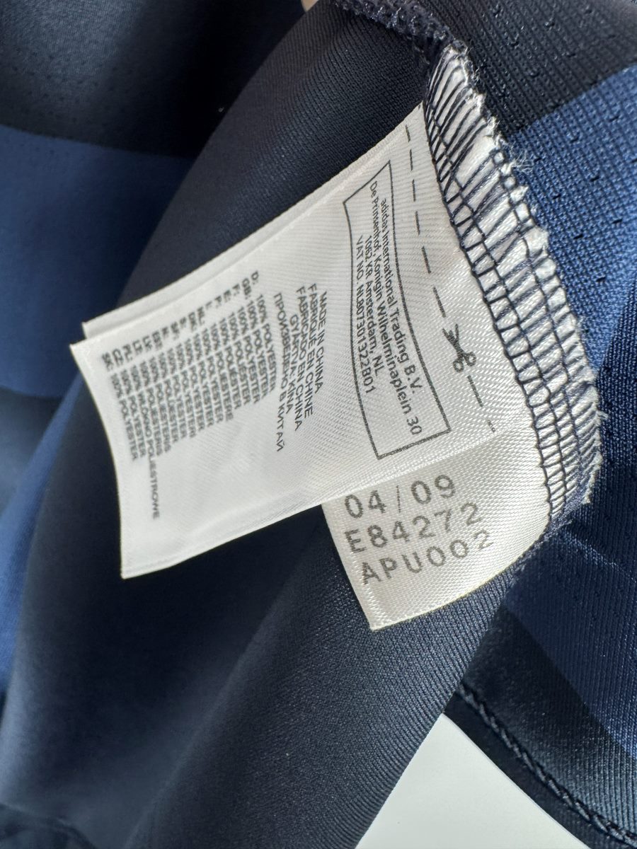 Étiquette adidas code E84272 datée 04/09, maillot Chelsea extérieur 2009-2010