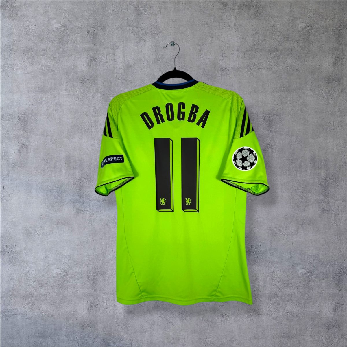 Maillot Chelsea FC 2010-2011 third vert fluo flocage Drogba N°11 vue dos avec patch Champions League
