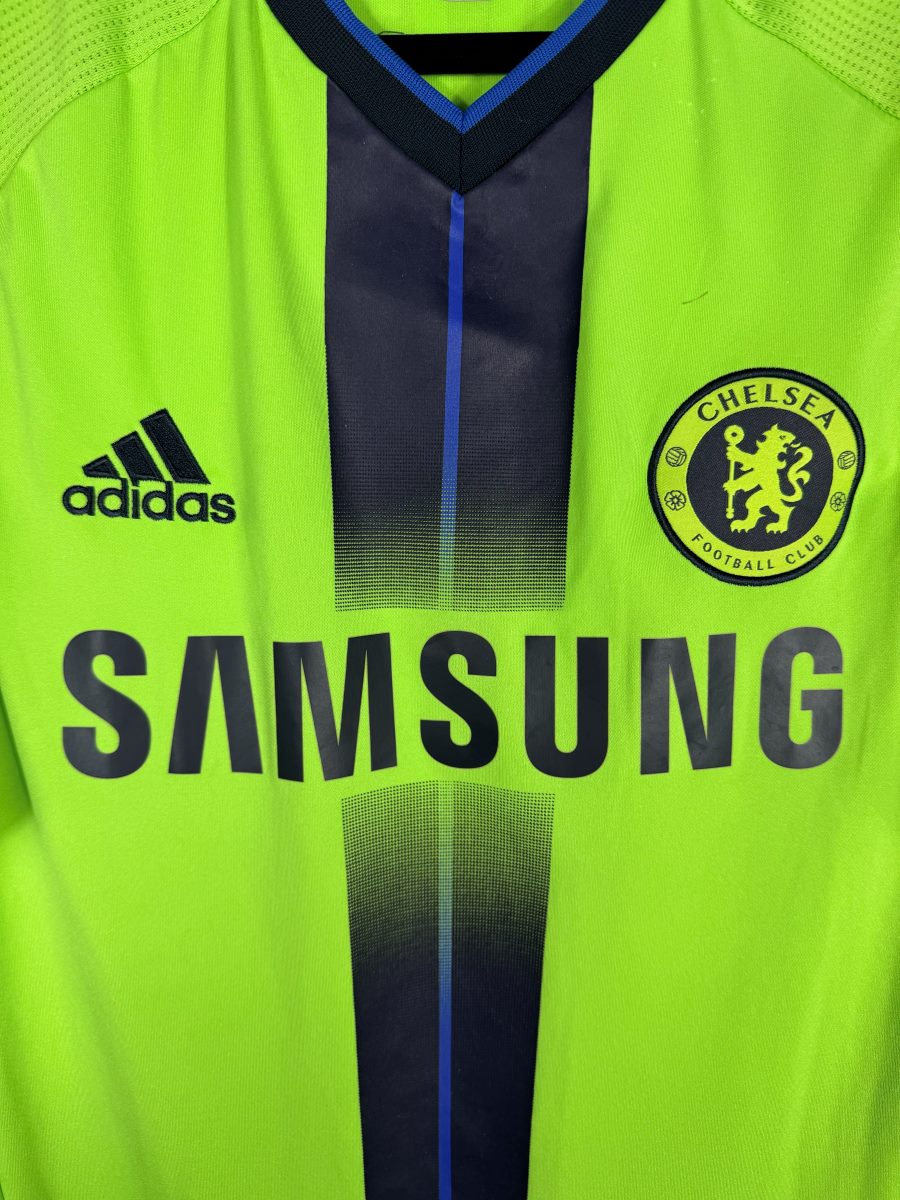 Détail écusson Chelsea Football Club et sponsor Samsung maillot third vert fluo 2010-2011