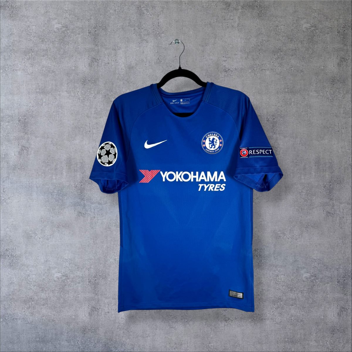 Maillot Chelsea 2017-2018 domicile Nike face Yokohama Tyres starball UEFA