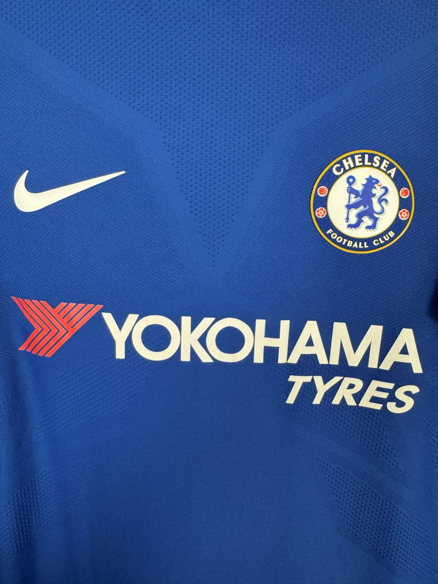 Écusson Chelsea thermocollé, swoosh et sponsor Yokohama Tyres, maillot Pro 2017-2018 Hazard