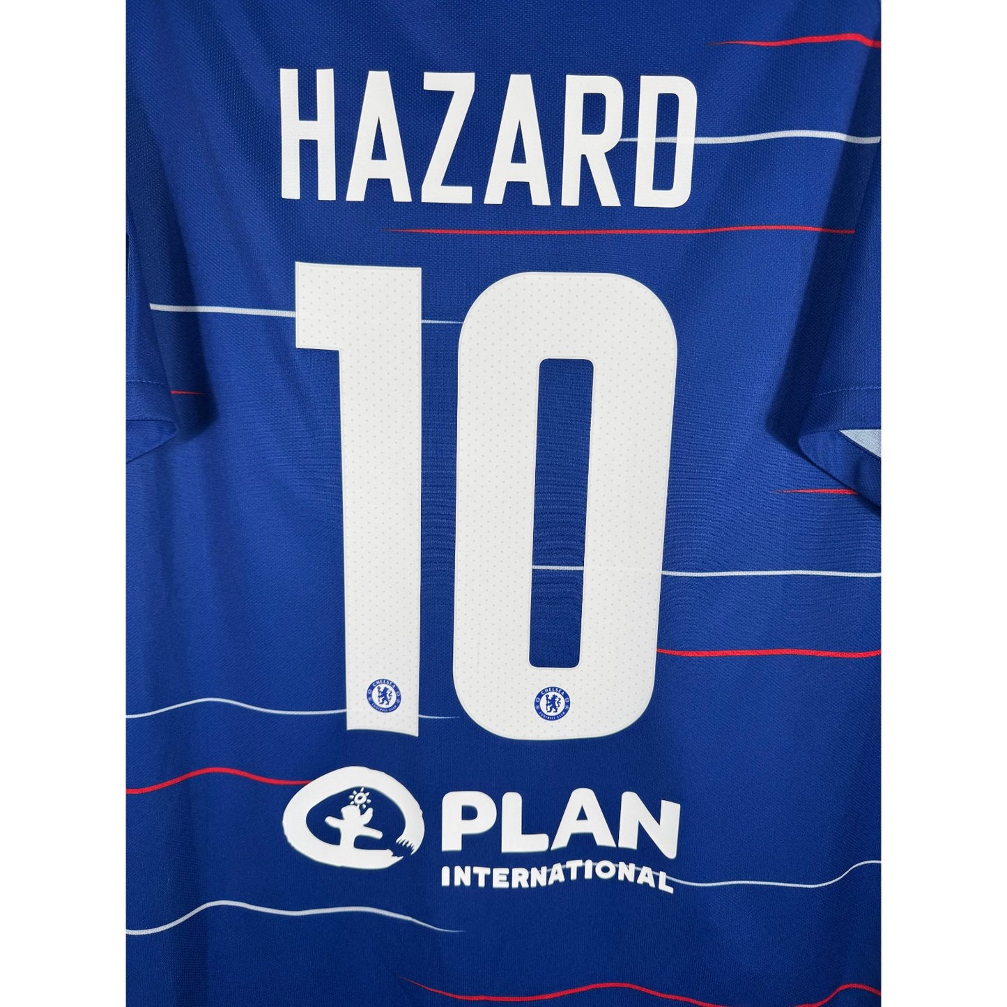Détail de la typographie du flocage sur le numéro 10 d'Eden Hazard