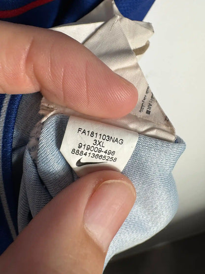 Étiquette intérieure d'authenticité avec code Nike 919009-496 prouvant l'originalité du maillot Chelsea home 2018-2019 1ère saison Nike-Chelsea