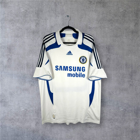 Vue de face du maillot Chelsea Third 2007/08 blanc avec détails bleus Adidas.