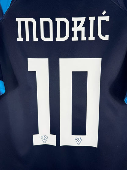 Détail du flocage Modrić N°10 avec écussons croates sur le maillot Croatie 2022-2023