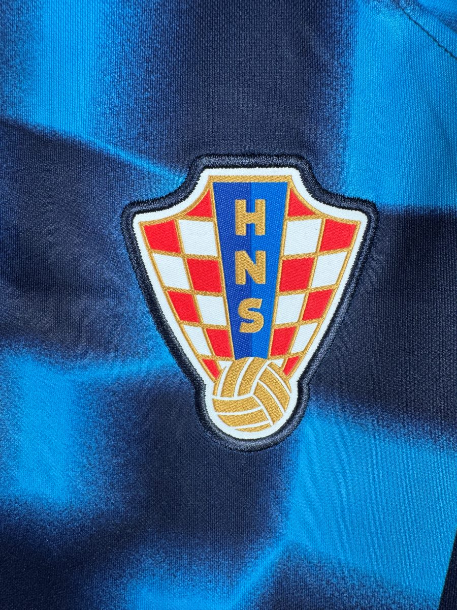 Écusson brodé HNS de la fédération croate sur le maillot Croatie 2022-2023 extérieur