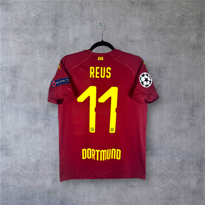 Flocage officiel jaune REUS numéro 11 et patchs Ligue des Champions sur maillot bordeaux BVB.