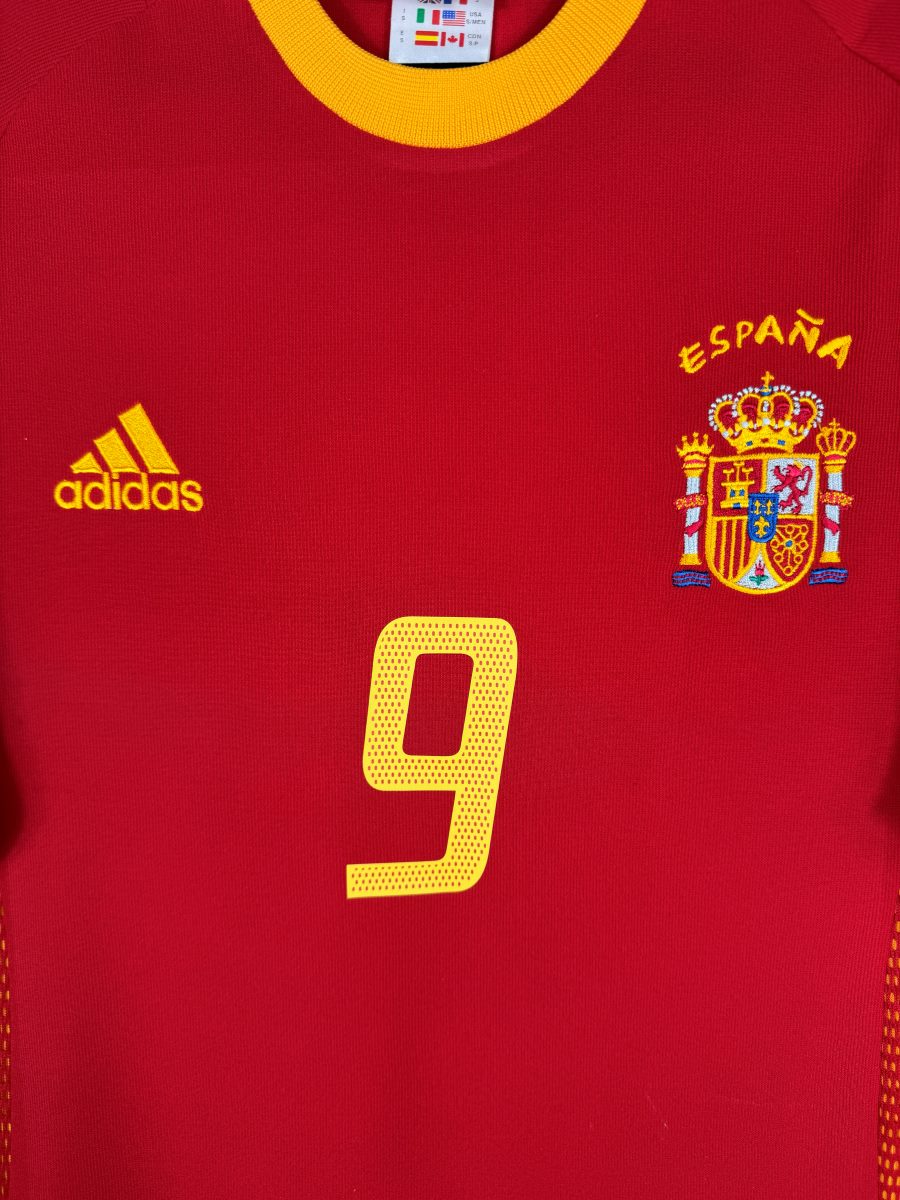 Écusson brodé de la fédération espagnole et logo adidas jaune, maillot Espagne domicile 2002