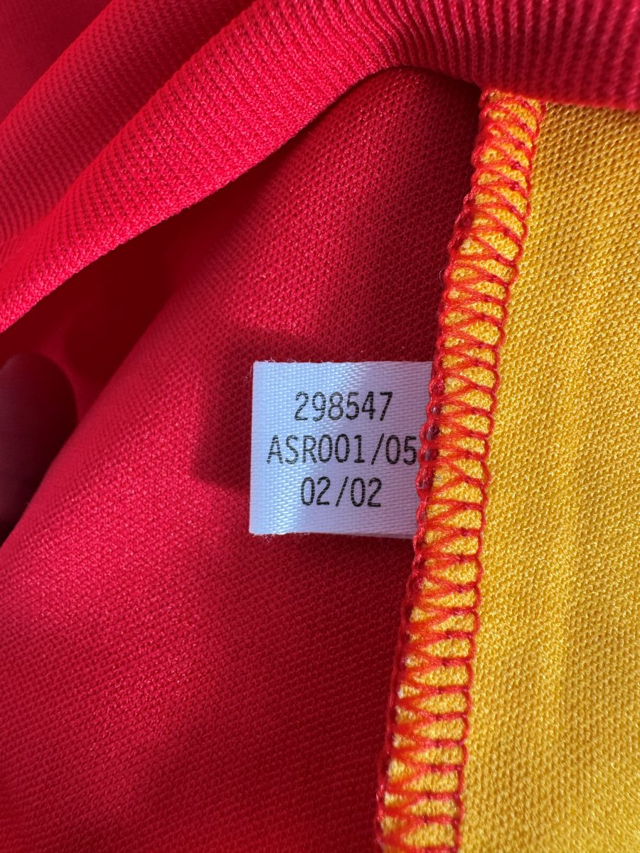 Étiquette intérieure adidas code 298547 datée 02/02, maillot Espagne domicile 2002